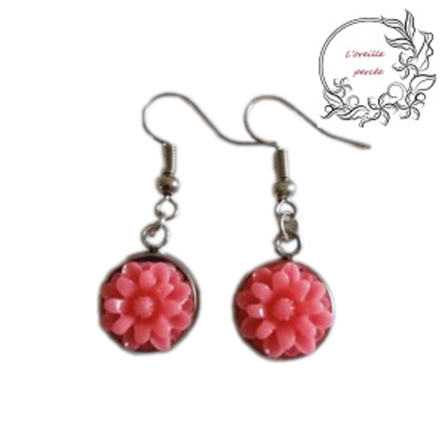 Boucle d'oreille fleurie rose
