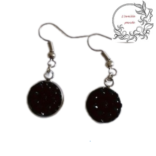 Boucle d'oreille fleurie noire