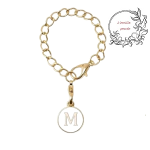 Bijou de sac chaîne dorée et son médaillon blanc lettre m
