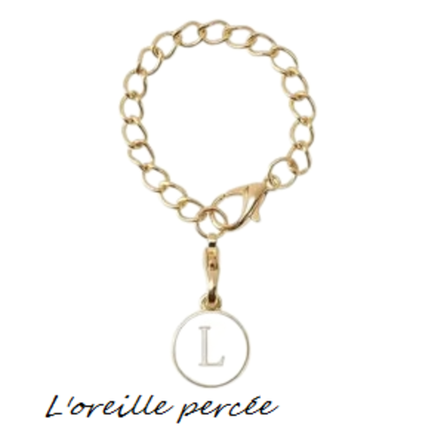 Bijou de sac chaîne dorée et son médaillon blanc lettre l