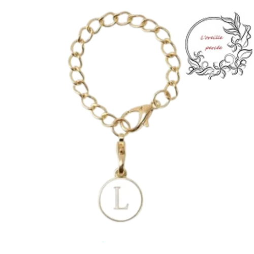 Bijou de sac chaîne dorée et son médaillon blanc lettre l