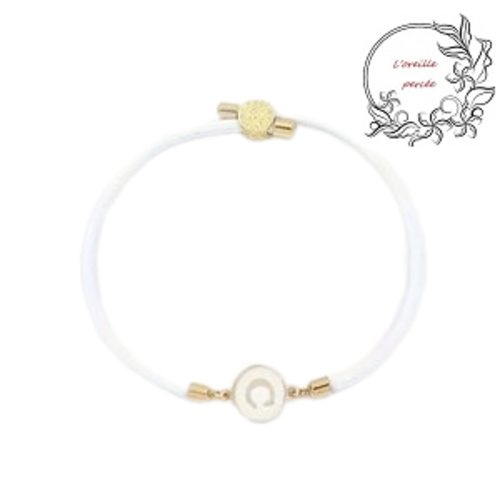 Bracelet cordon blanc lettre c