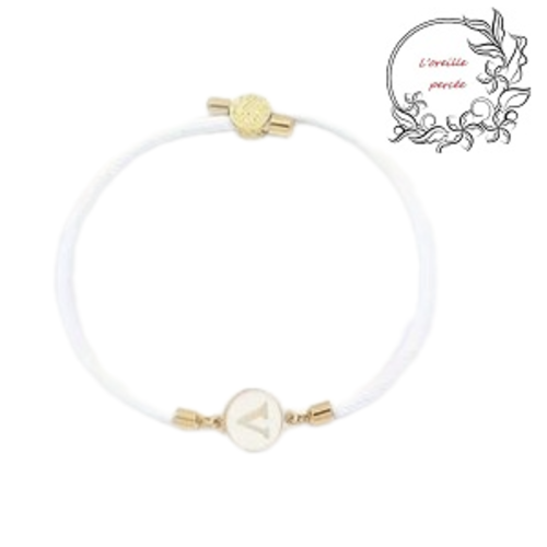 Bracelet cordon blanc lettre v