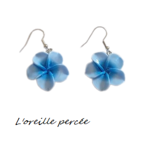 Boucle d'oreille fleur de tiaré bleue