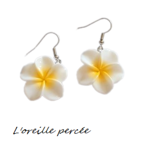 Boucle d'oreille fleur de tiaré blanche