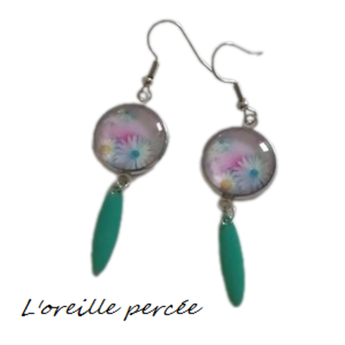 Boucle d'oreille cabochon nuée de fleur