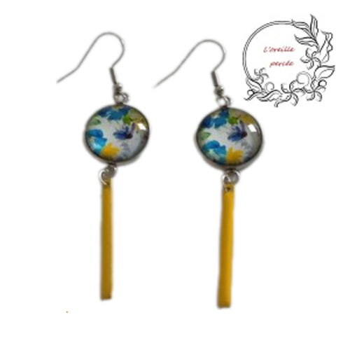 Boucle d'oreille cabochon fleuri