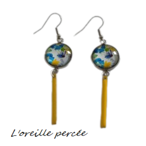 Boucle d'oreille cabochon fleuri