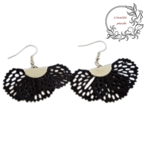 Boucle d'oreille pétale de fleur noire