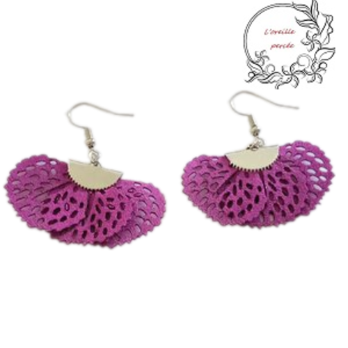 Boucle d'oreille pétale de fleur mauve