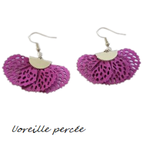 Boucle d'oreille pétale de fleur mauve