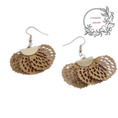 Boucle d'oreille pétale de fleur camel