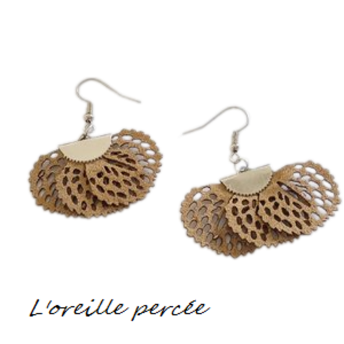Boucle d'oreille pétale de fleur camel