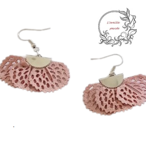 Boucle d'oreille pétale de fleur rose