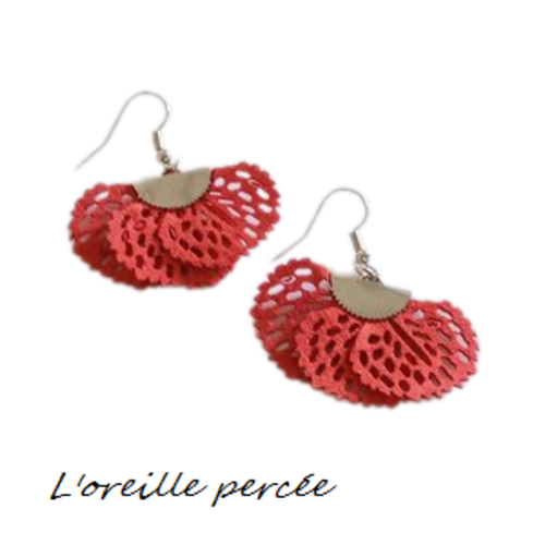 Boucle d'oreille pétale de fleur rouge