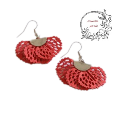 Boucle d'oreille pétale de fleur rouge