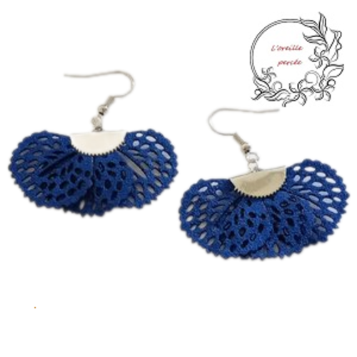 Boucle d'oreille pétale de fleur bleu roi