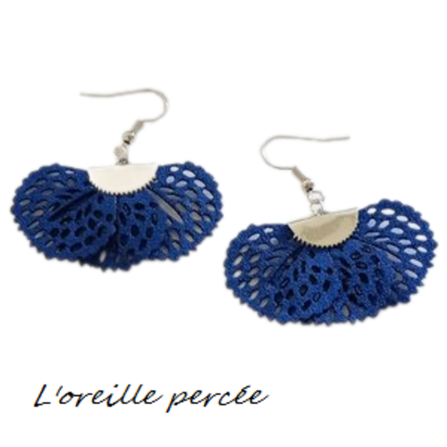 Boucle d'oreille pétale de fleur bleu roi