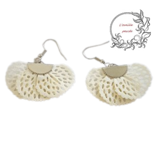 Boucle d'oreille pétale de fleur blanche