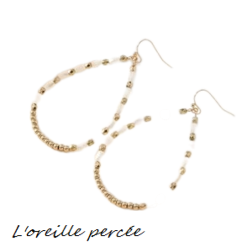 Boucle d'oreille forme larme perlée dorée/blanche