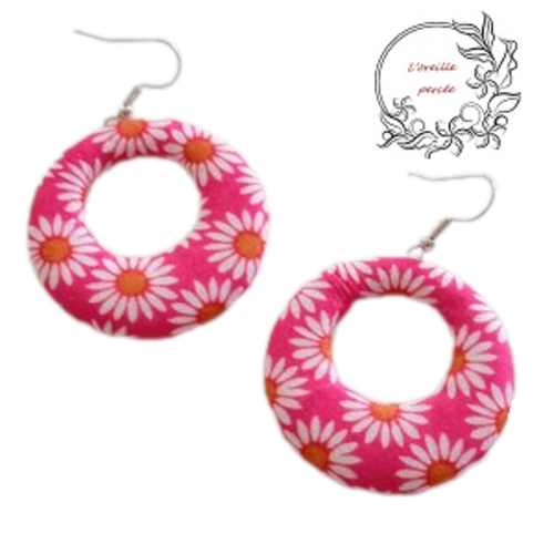 Boucle d'oreille fuschia fleurie