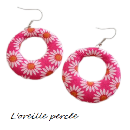Boucle d'oreille fuschia fleurie