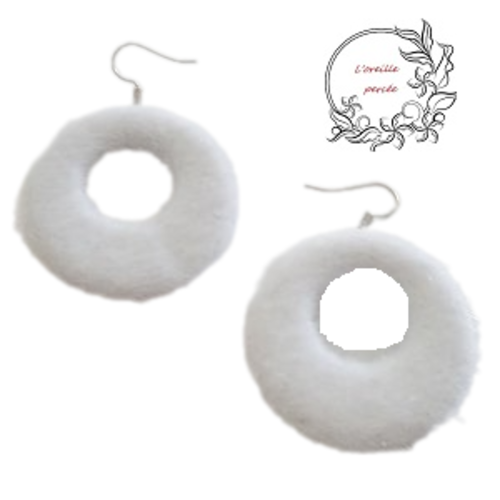 Boucle d'oreille cercle blanc tout doux
