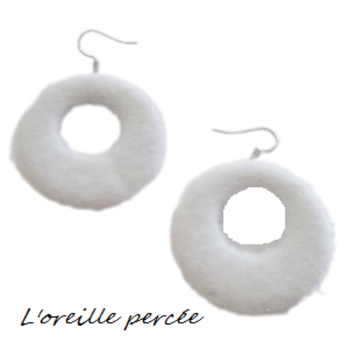 Boucle d'oreille cercle blanc tout doux