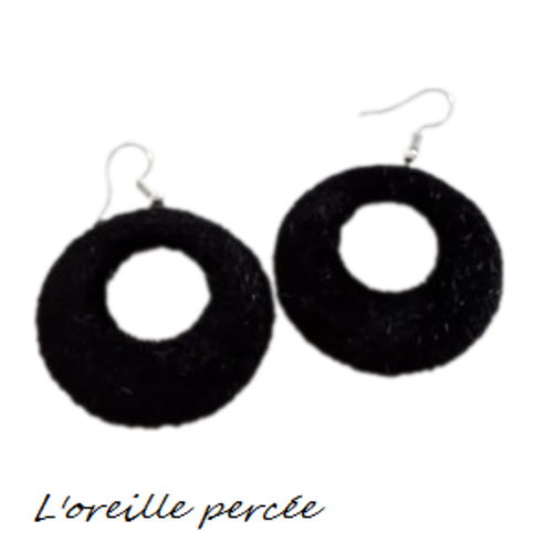 Boucle d'oreille cercle noir tout doux