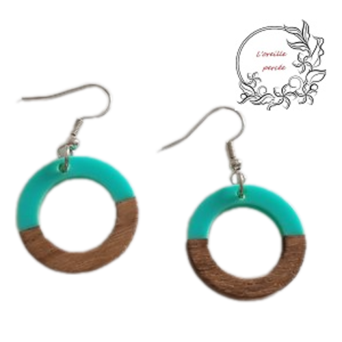 Boucle d'oreille cercle bois et résine turquoise