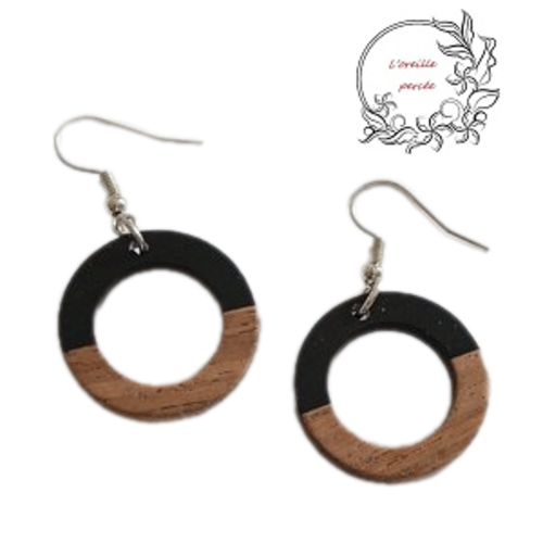 Boucle d'oreille cercle bois et résine noir