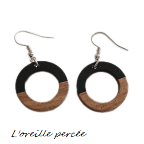 Boucle d'oreille cercle bois et résine noir