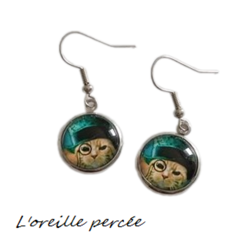 Boucle d'oreille chat détective