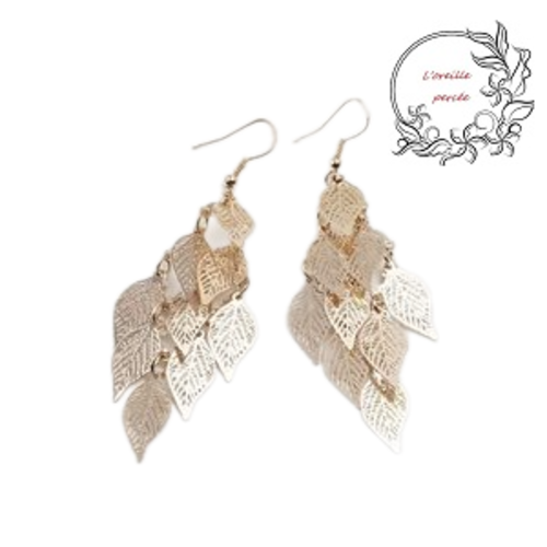 Boucle d'oreille nuée de feuilles dorées