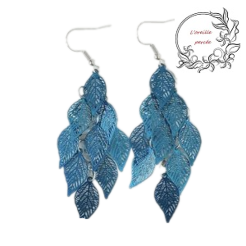 Boucle d'oreille nuée de feuilles bleues métalliques