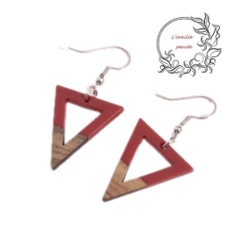 Boucle d'oreille triangle bois et résine rouge