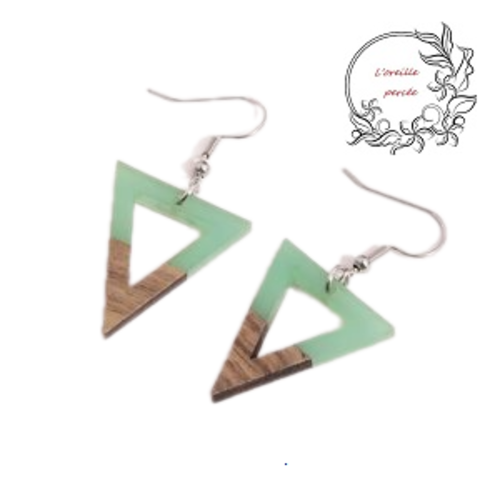 Boucle d'oreille triangle bois et résine vert clair