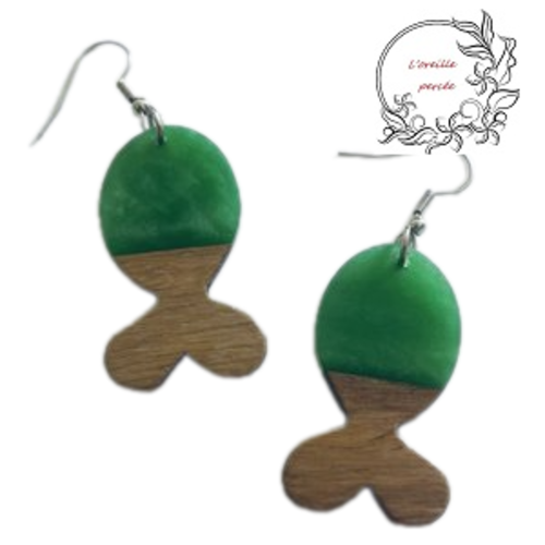 Boucle d'oreille poisson bois et résine vert