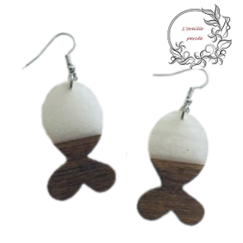 Boucle d'oreille poisson bois et résine blanc