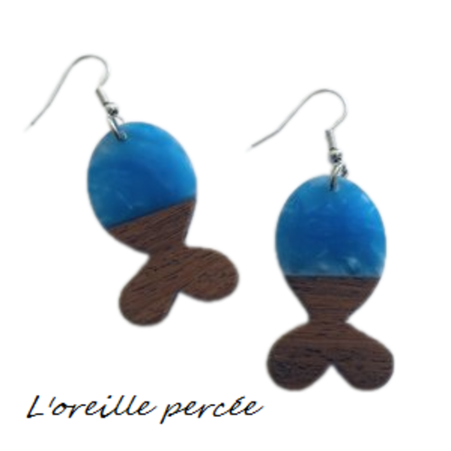 Boucle d'oreille poisson bois et résine bleu