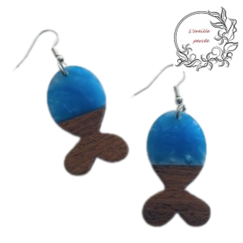 Boucle d'oreille poisson bois et résine bleu