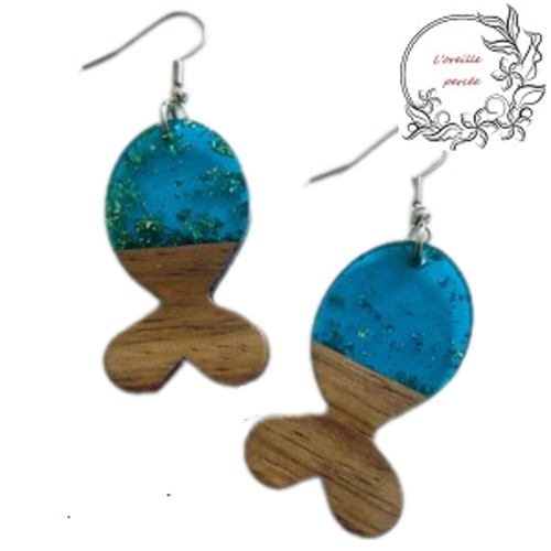 Boucle d'oreille poisson bois et résine bleu et feuille d'or