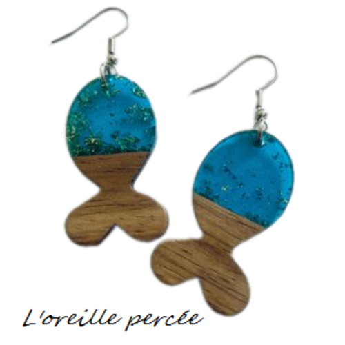 Boucle d'oreille poisson bois et résine bleu et feuille d'or