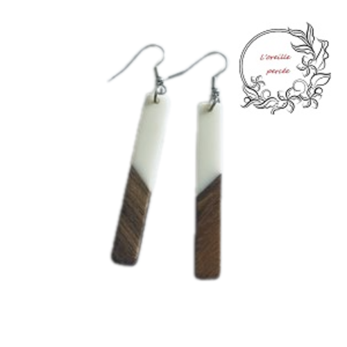 Boucle d'oreille tige bois et résine blanc