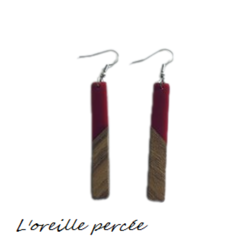 Boucle d'oreille tige bois et résine rouge