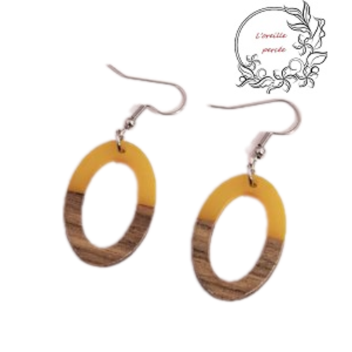 Boucle d'oreille ovale bois et résine orange