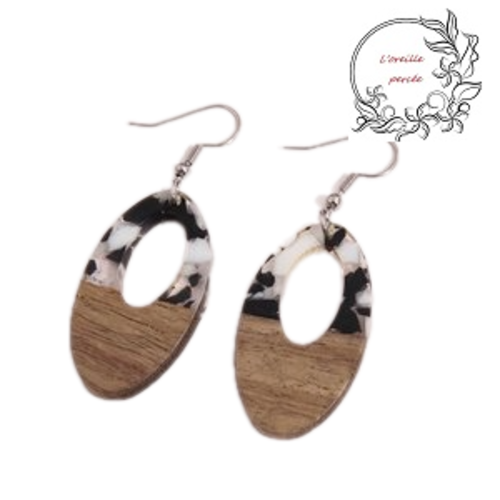Boucle d'oreille ovale bois et résine blanc et noir moucheté