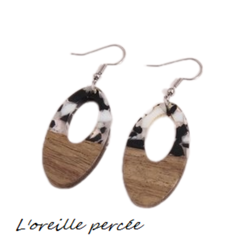 Boucle d'oreille ovale bois et résine blanc et noir moucheté