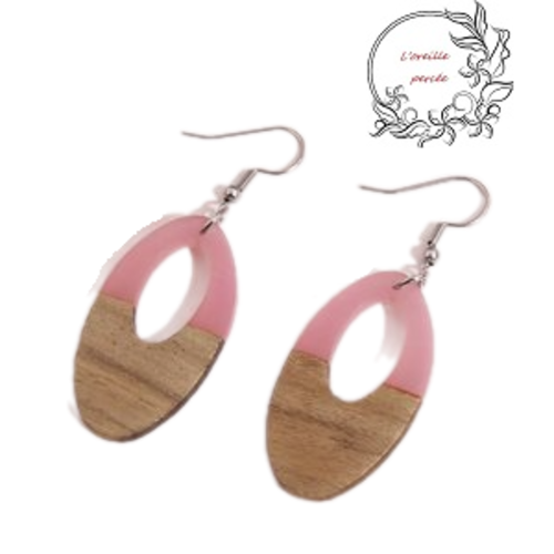 Boucle d'oreille ovale bois et résine fuschia