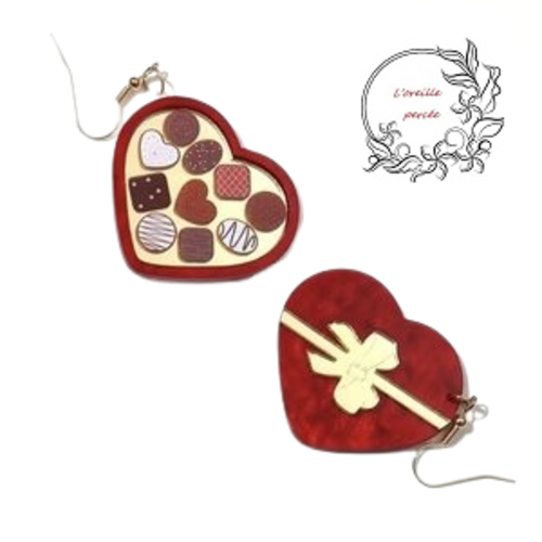 Boucle d'oreille boîte de chocolat forme coeur
